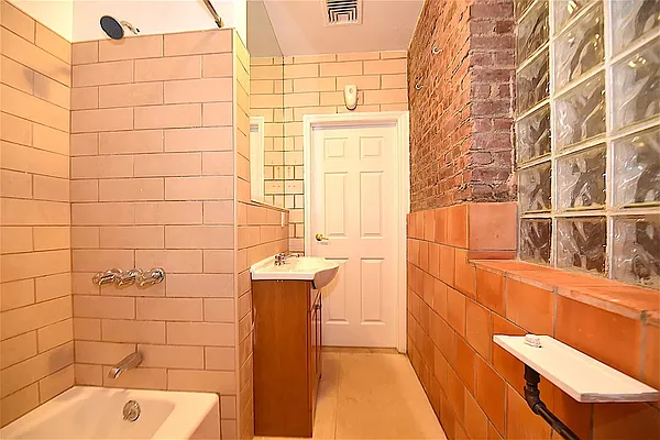 Rented by Modern Spaces | media 76