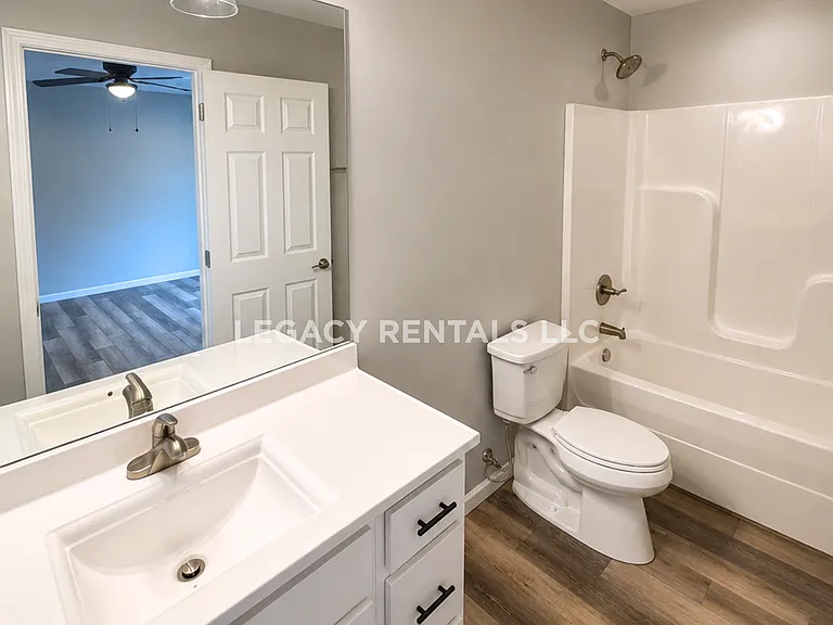 240 Longwood Ln #1 — Photo 7