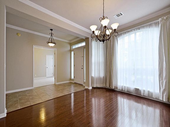 4th image of 1005 Brown Dr