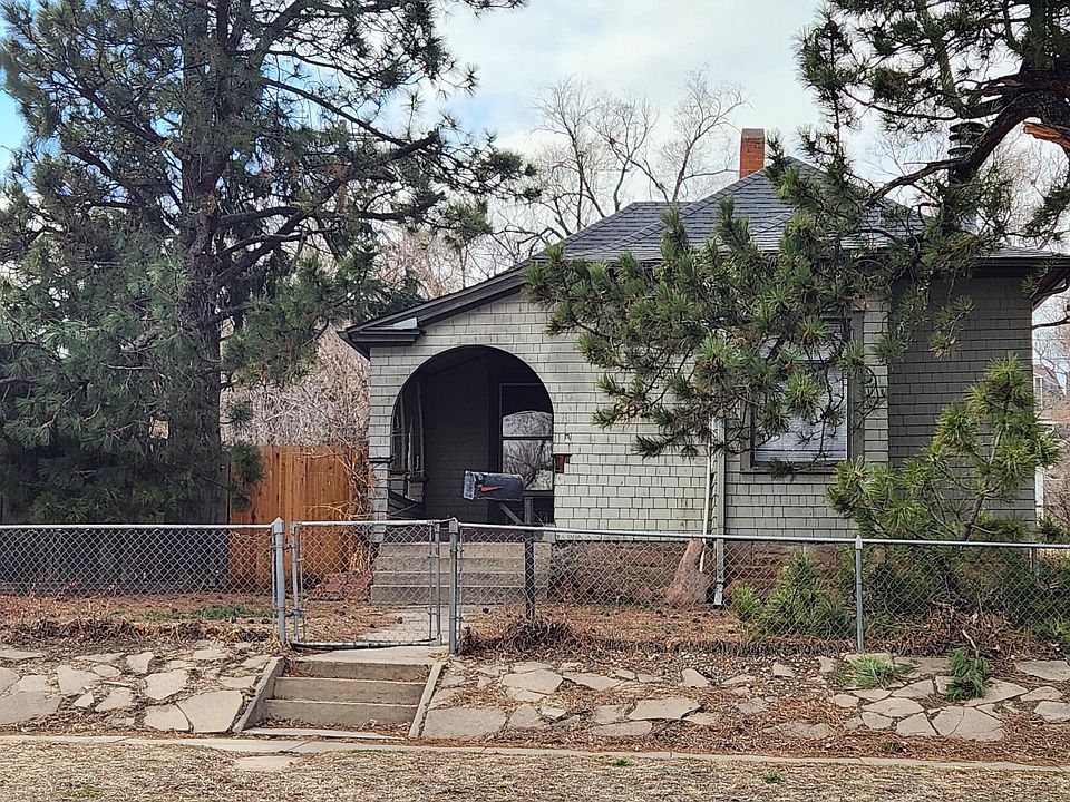 The front of 802 North Walnut Street