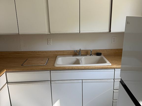 3rd image of 4600 Sunflower Rd Unit B