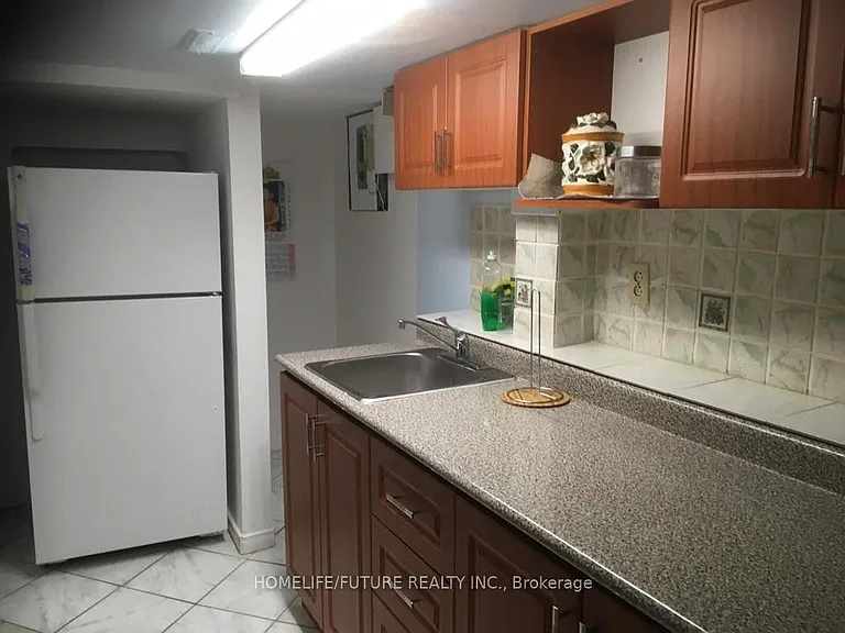 70 Oakhaven Dr #BASEMENT — Photo 3