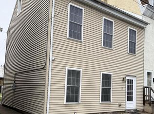 28 S 3rd St, Hamburg, PA 19526