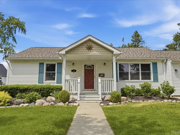 330 Whipple St, South Lyon, MI 48178