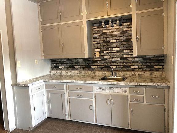 5th image of 132 E Main St