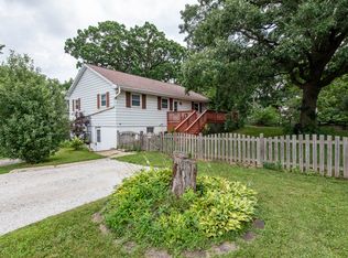 38 S Maple Ave, Fox Lake, IL 60020