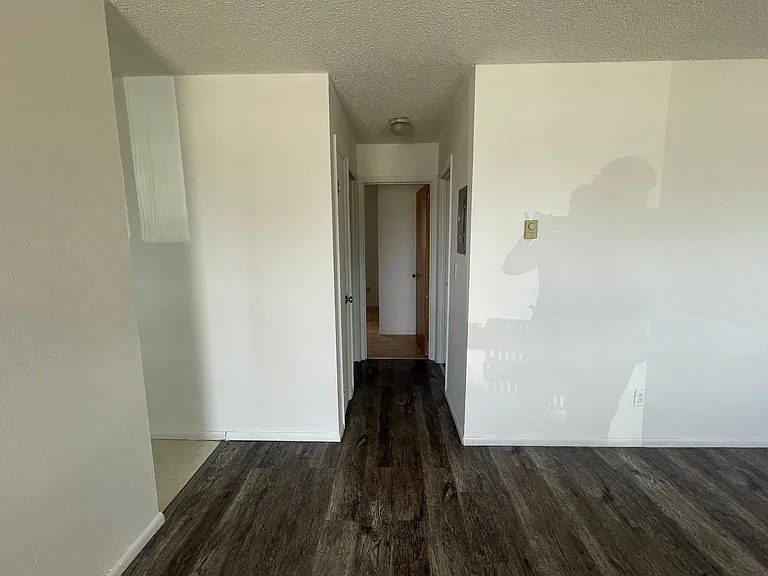 550 W 2nd St #6 — Photo 9