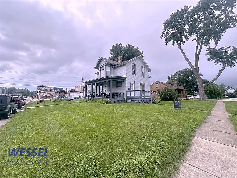 902 N Vernon St — Photo 2