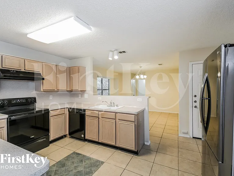 905 Shady Brook Ln — Photo 7