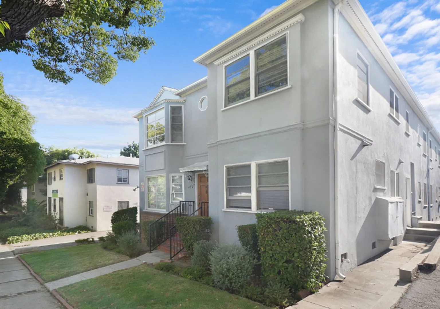 455 Midvale Ave — Photo 2