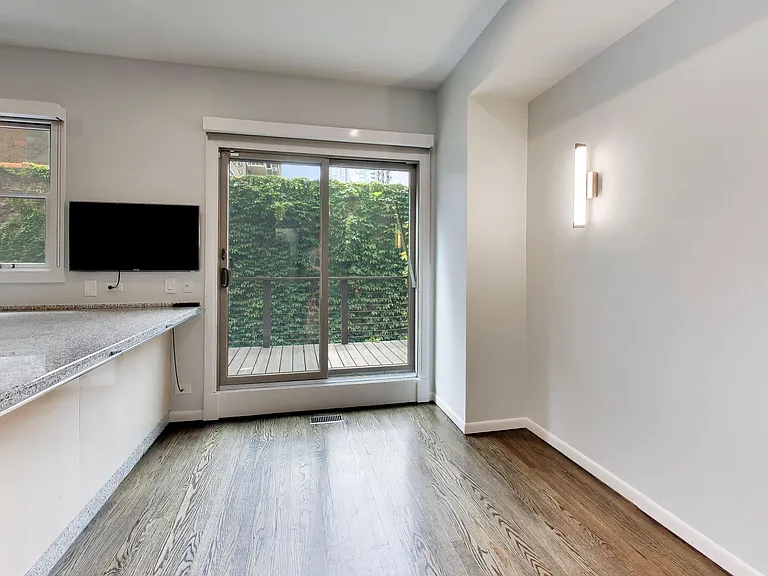 171 W Goethe St #B — Photo 14