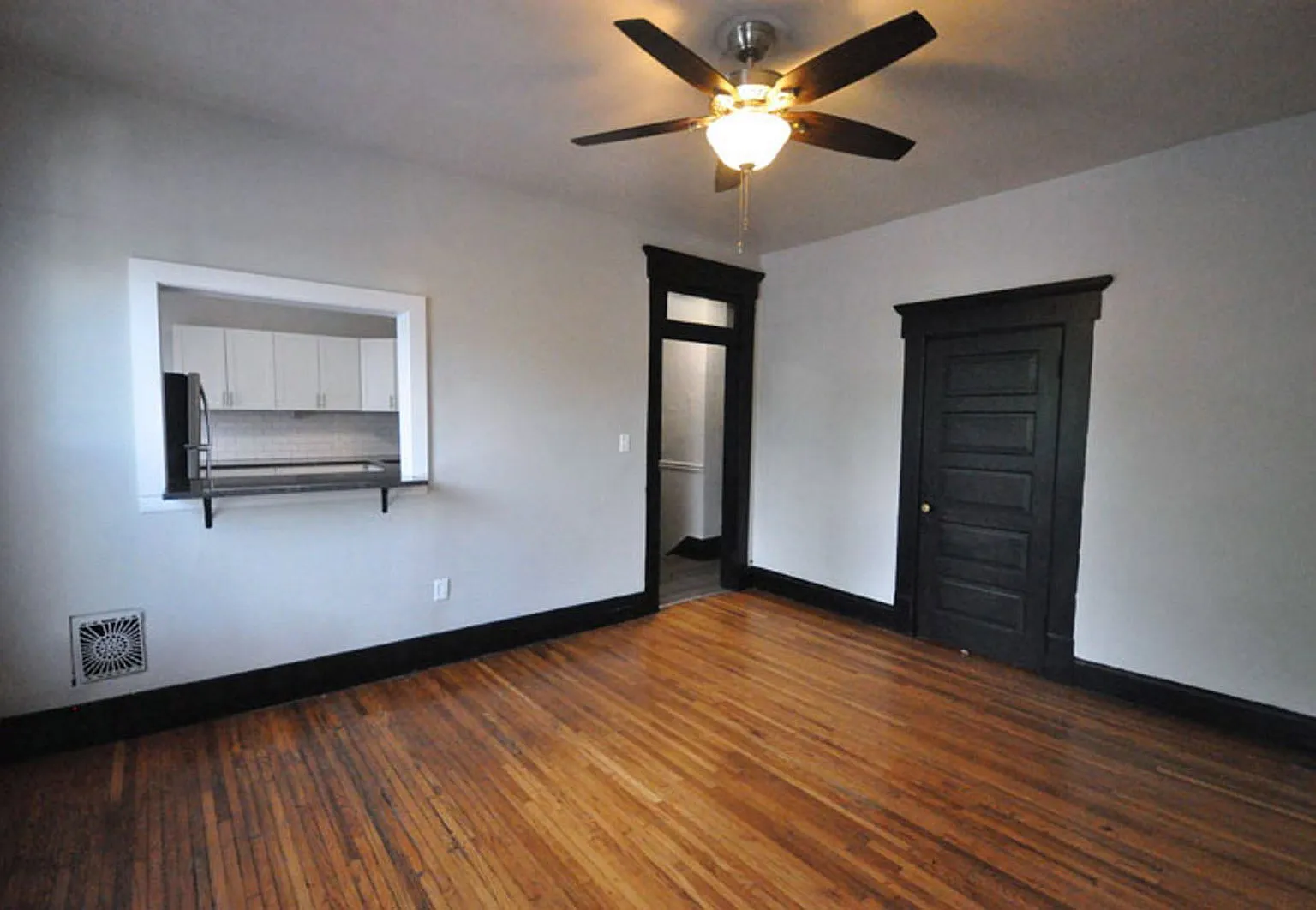4 bed, 1.0 bath, $2,195 — Photo 2