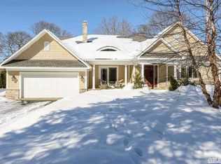 133 Frost Pond Rd, Glen Cove, NY 11542