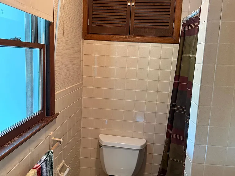 517 Grove Ave — Photo 3
