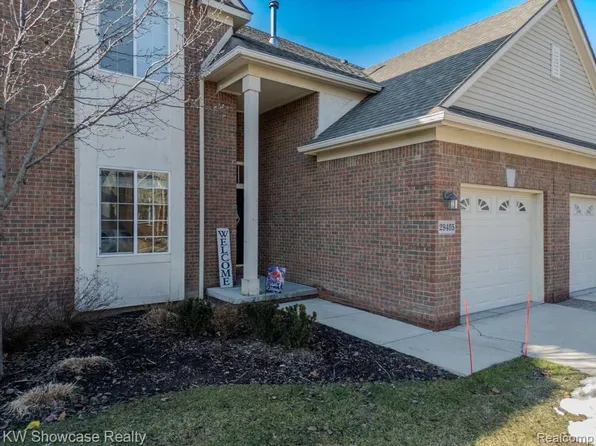 29405 Woodpark Cir #41, Warren, MI 48092