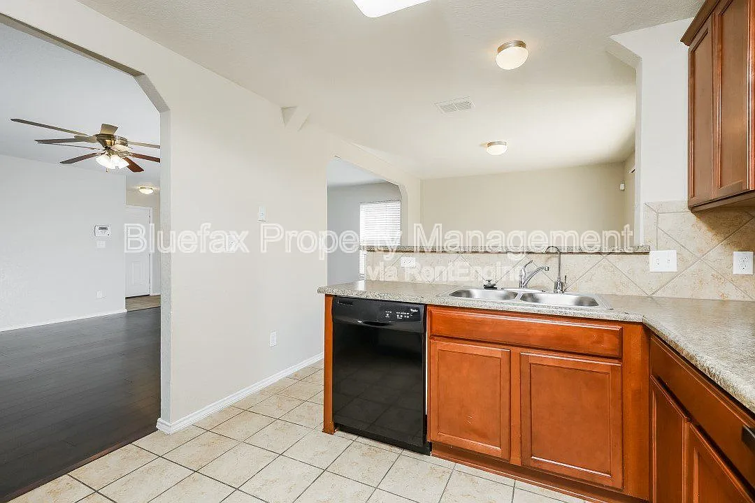 3 bed, 2.5 bath, 1812 sqft, $1,750 — Photo 4