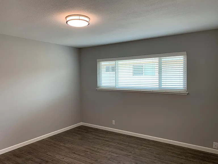 2043 Town And Country Ln — Photo 14