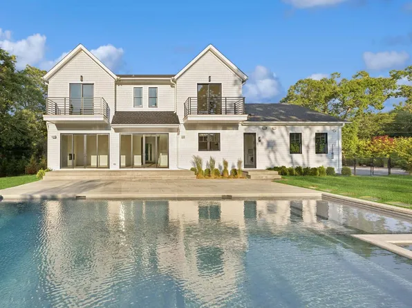 15 Summit Blvd, Westhampton, NY 11977