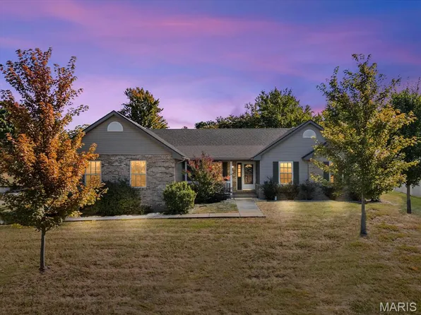 814 Sunnyhill Ln, Columbia, IL 62236