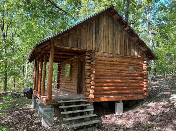 (undisclosed Address), Leslie, AR 72645