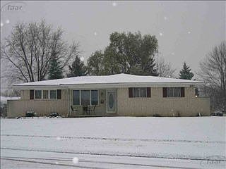 5th image of 327 E Salem Ct