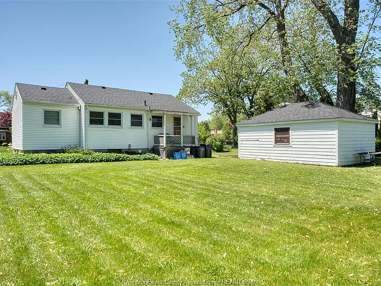 4062 Roseland Dr E — Photo 33