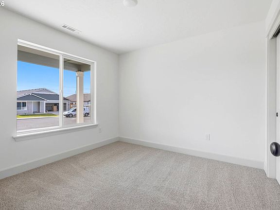 5th image of 873 NE Laurel Springs Dr