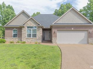 4211 Meadowbrook Ln, Newburgh, IN 47630