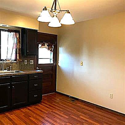 4th image of 2207 Albany Ct