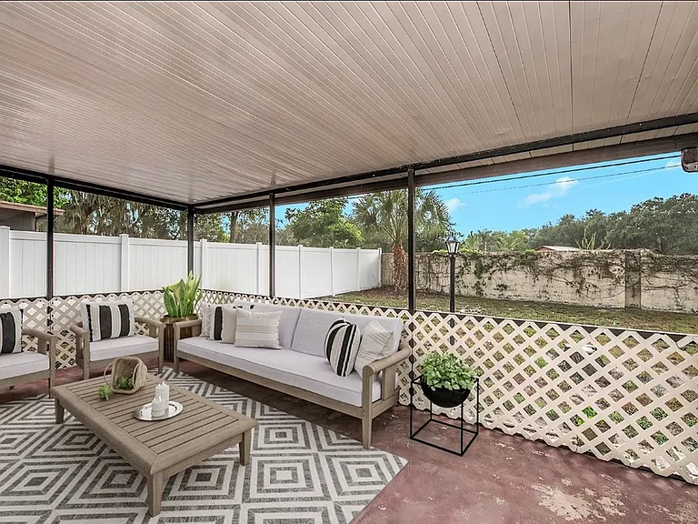 3909 Briarlake Dr — Photo 12