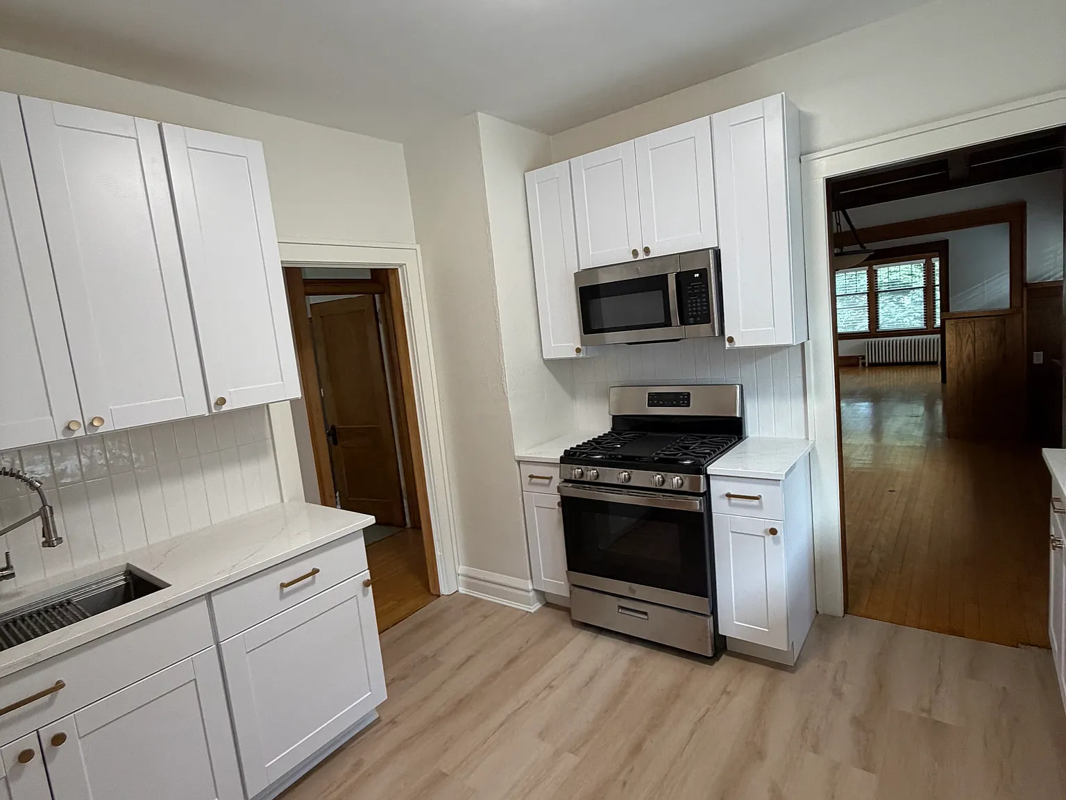 2 bed, 1310 sqft, $2,049 — Photo 4