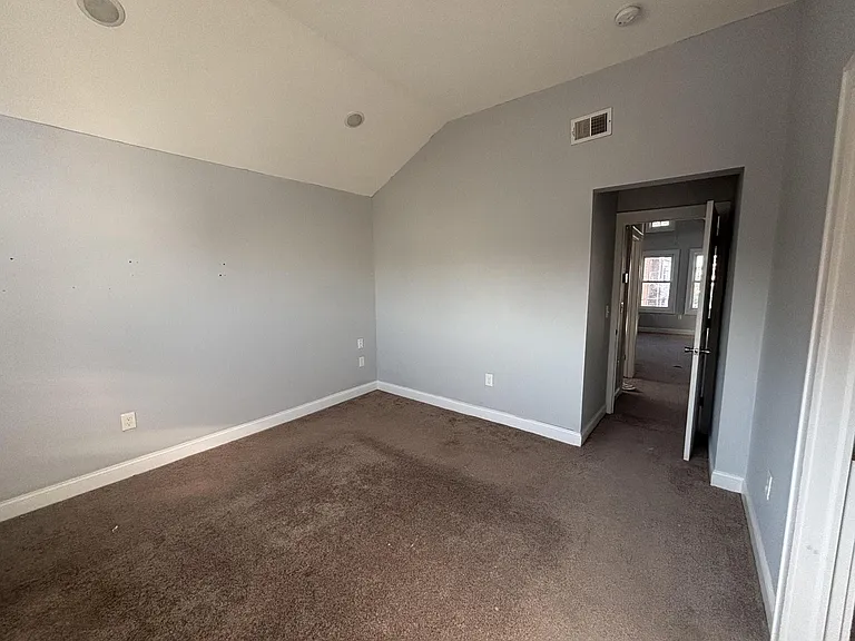 18 Van Cortland Pl — Photo 5