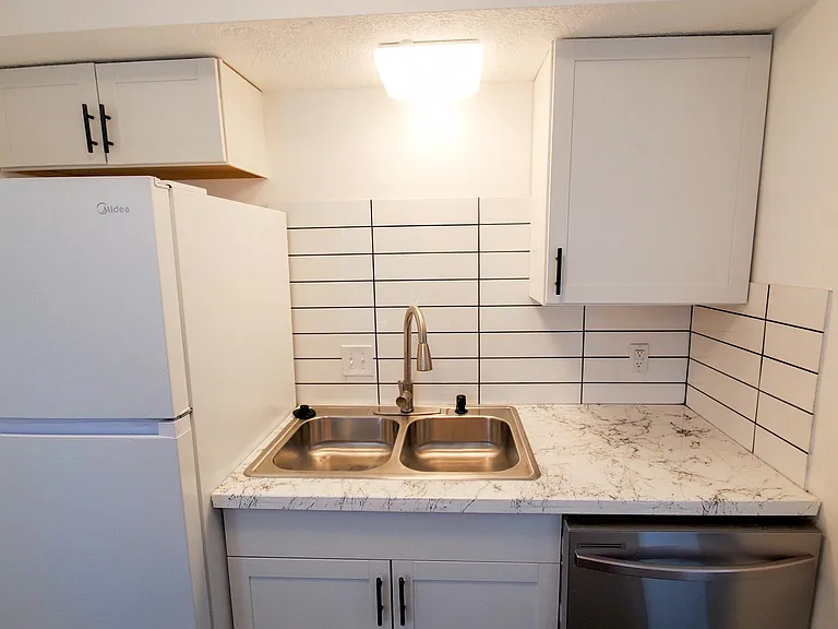 480 Zahn Dr #2 — Photo 1