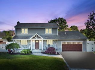 12 Daniel Ct, West Islip, NY 11795