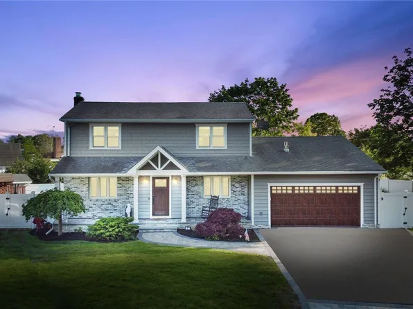 12 Daniel Court, West Islip, NY 11795