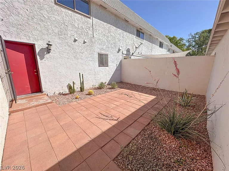 641 Pecos Way — Photo 8