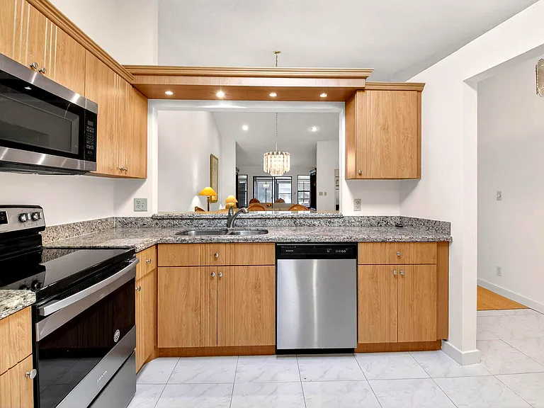 10938 Roebelini Palm Ct #B — Photo 7