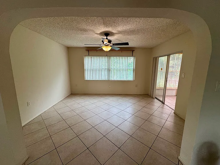 9945 Woodridge Ct — Photo 6