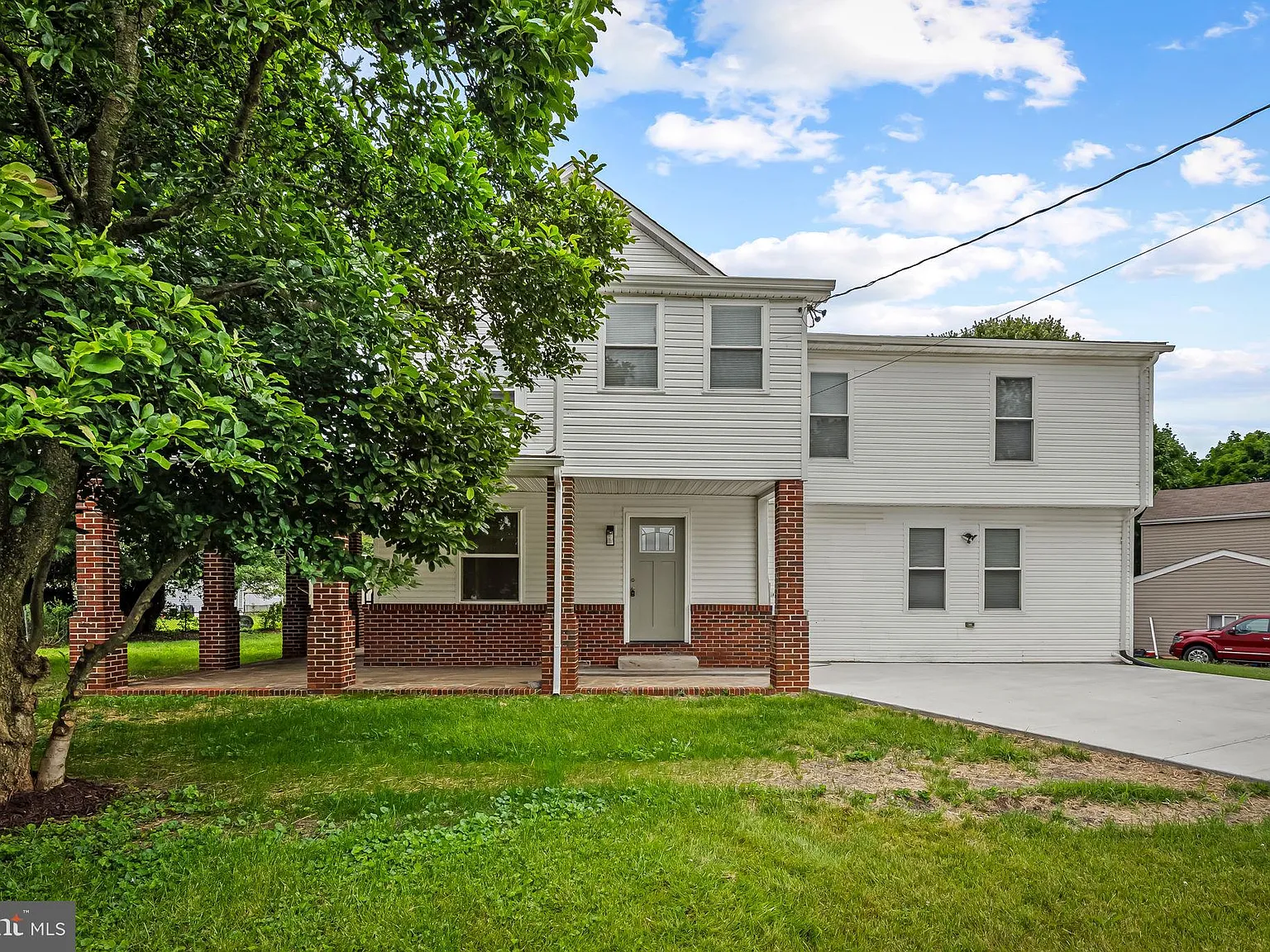 4 bed, 3.5 bath, 2504 sqft, $2,950 — Photo 3