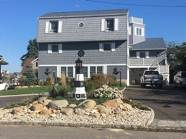 312 Grand Central Ave, Amityville, NY 11701