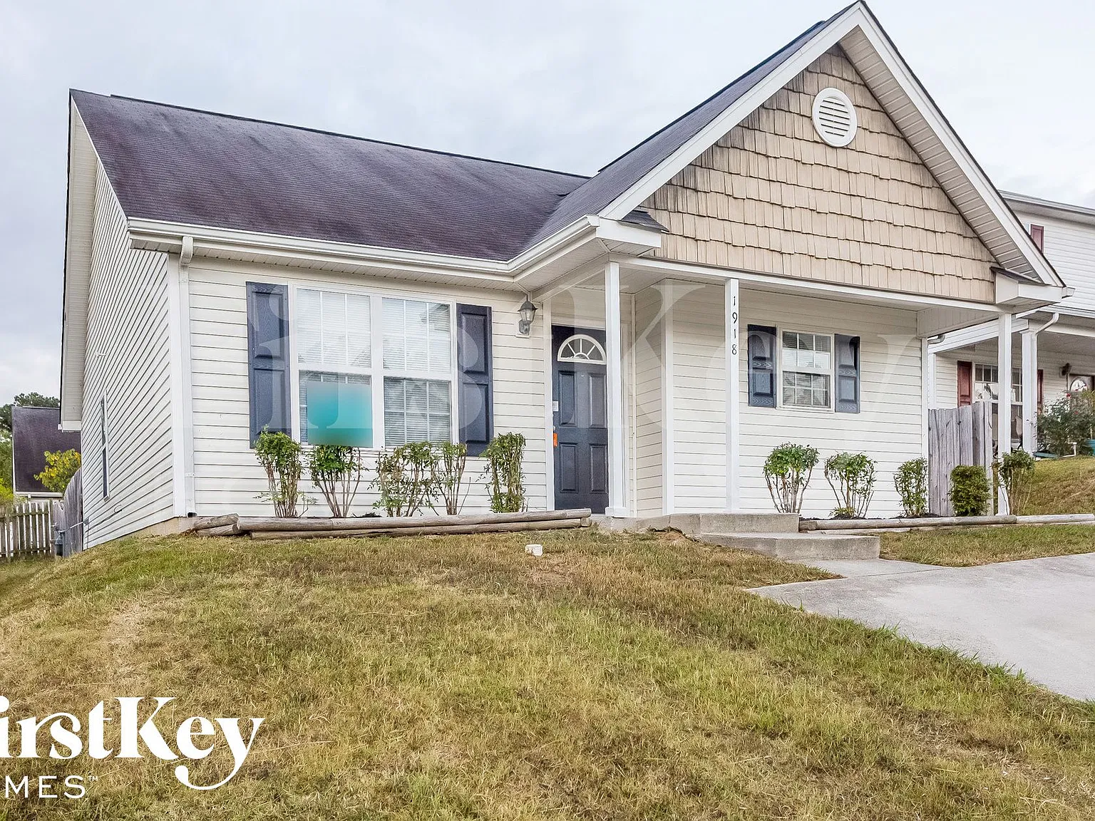 3 bed, 2.0 bath, 1122 sqft, $1,985 — Photo 3