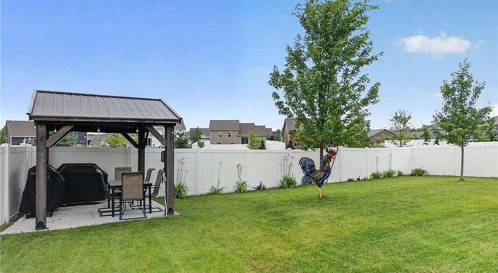 4 bed, 2650 sqft, $2,800 — Photo 3