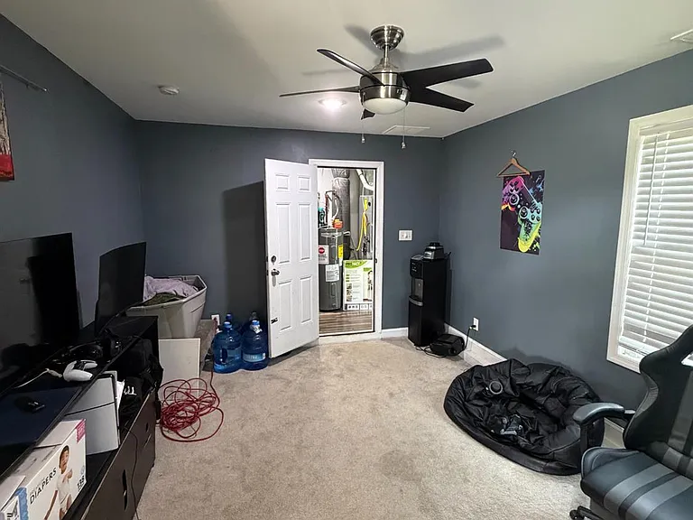 4 Patricia Ln — Photo 16