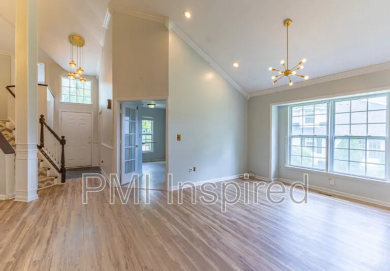 2404 Buckingham Cir — Photo 8