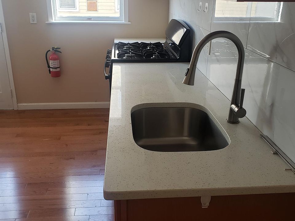 1st image of 388 Hathorne Ave