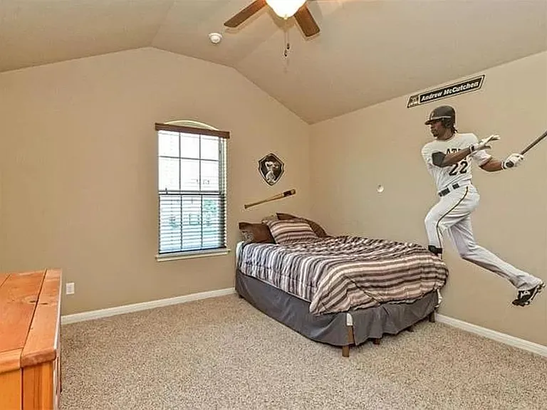 108 Lake Texana Ct — Photo 16