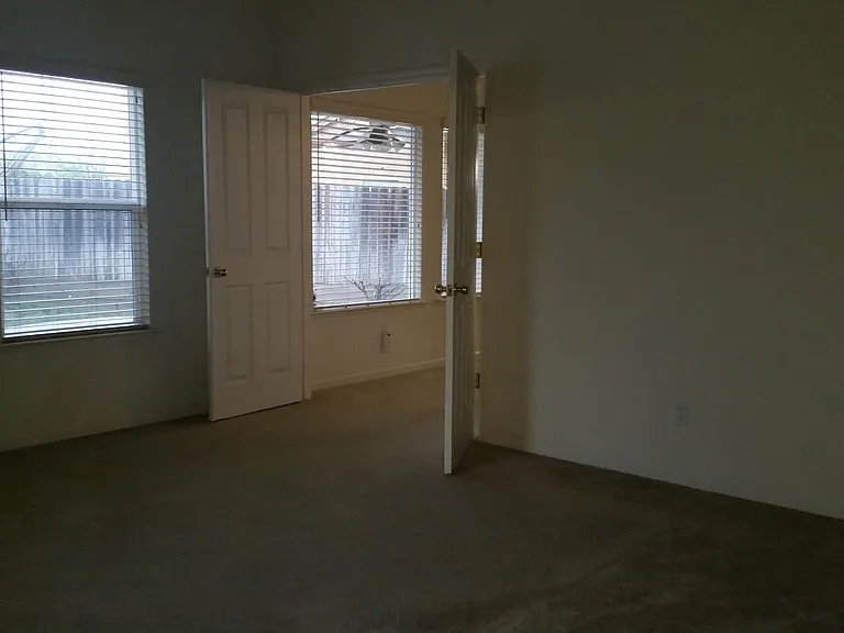10611 N Tea Party Ln — Photo 2