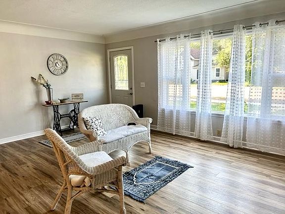 2nd image of 512 Van Buren St #1