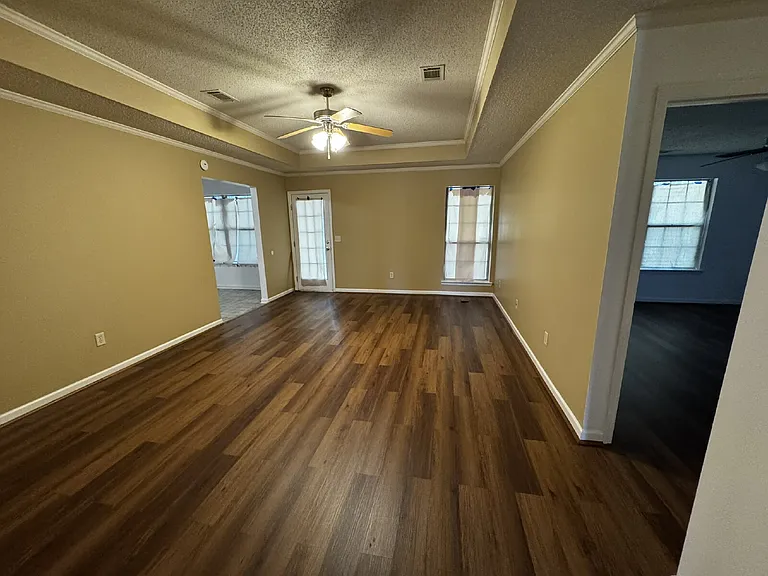 276 Gloucester Dr — Photo 3