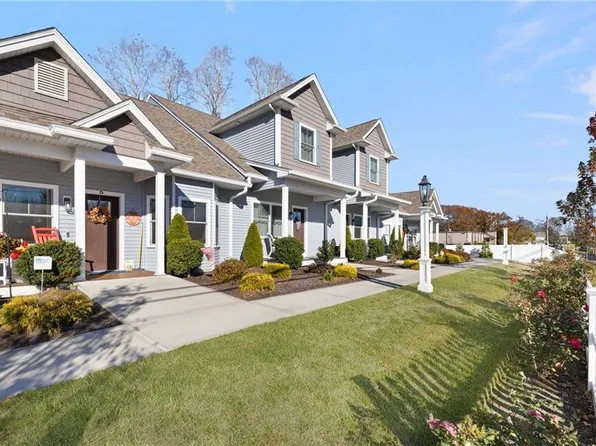 1975 W Shore Rd #16, Warwick, RI 02889